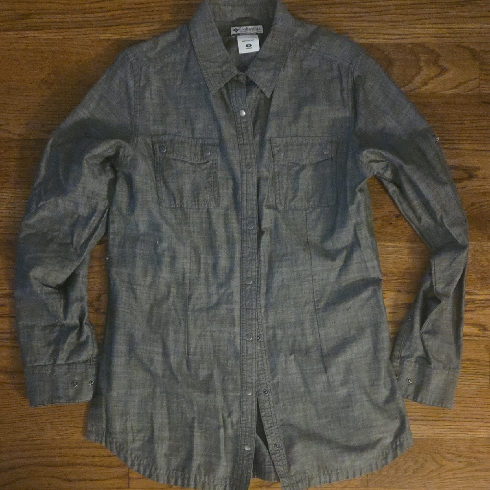 Columbia Women's Gray Button-Up Shirt